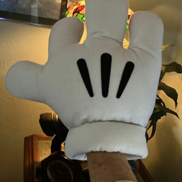 Disneyland Resorts Iconic Mickey Mouse Hand Glove - Picture 1 of 7